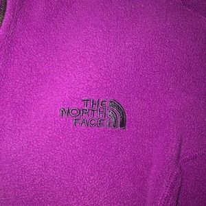 Woman’s The North Face pullover